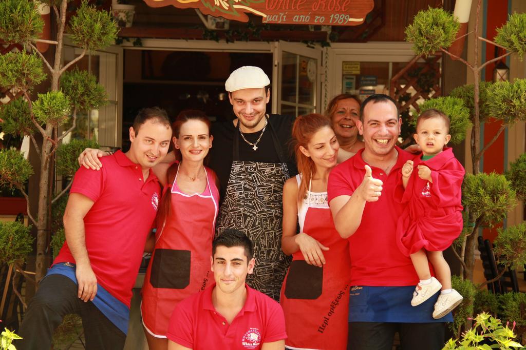 Hotel White Rose Beach Olympiakí Aktí Exterior foto